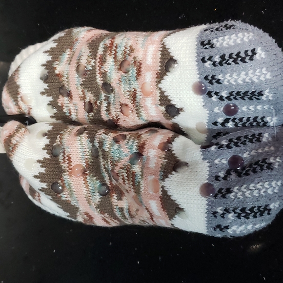 2X HOST PICK. NWT Secret Treasures Kitty Slipper Socks - Picture 2 of 4